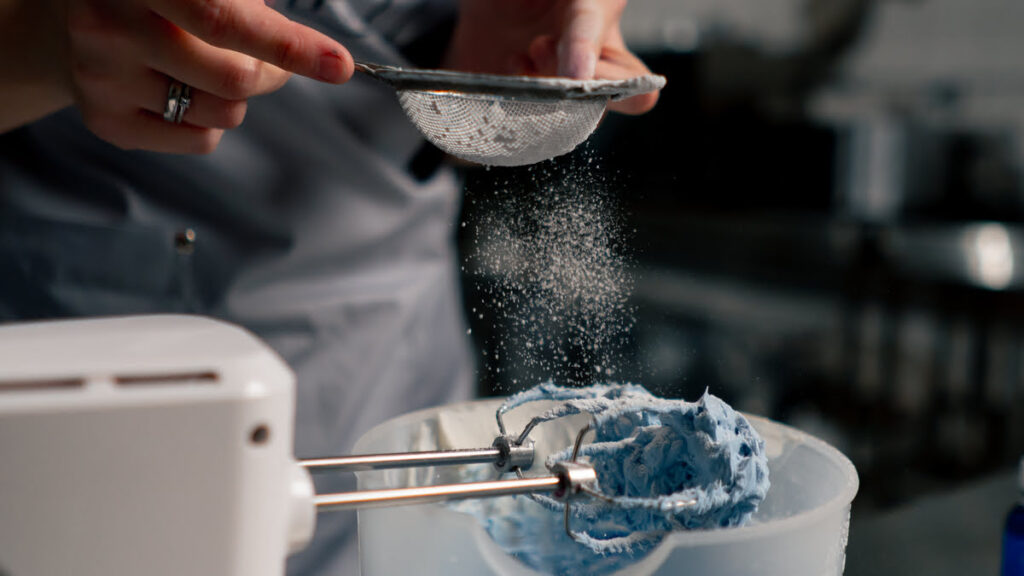 Making buttercream cake frosting
